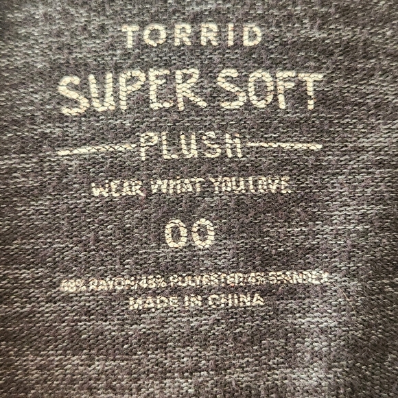 Torrid Set Of 2 Super Soft Plush Pullover Tops Grey And Purple Sz 00 - Picture 10 of 10